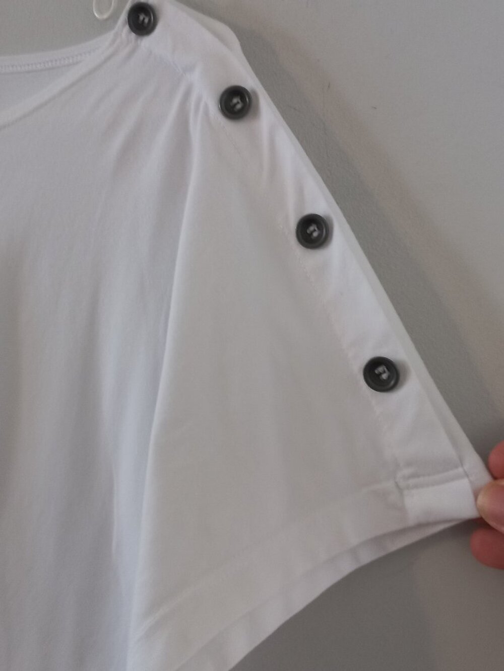 ISCHIKO by OSKA boxy white t shirt with shoulder button details - Picture 4 of 11
